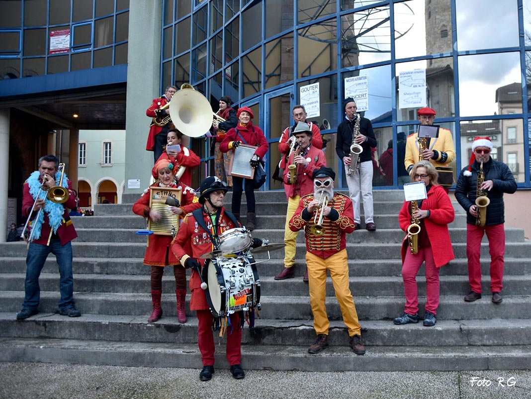 Millau. Un « Drôle de Noël au Créa » réussi ! 6 millau drole noel 01