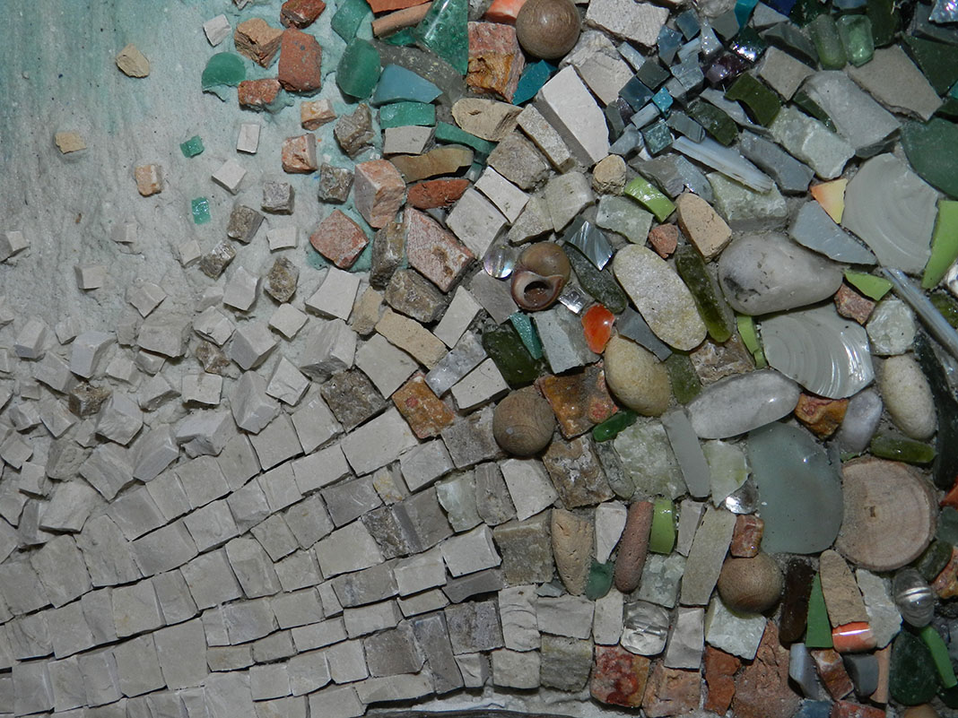 Peyre. Pascale Rivière expose à l’église troglodytique 3 peyre exposition pascale riviere 04