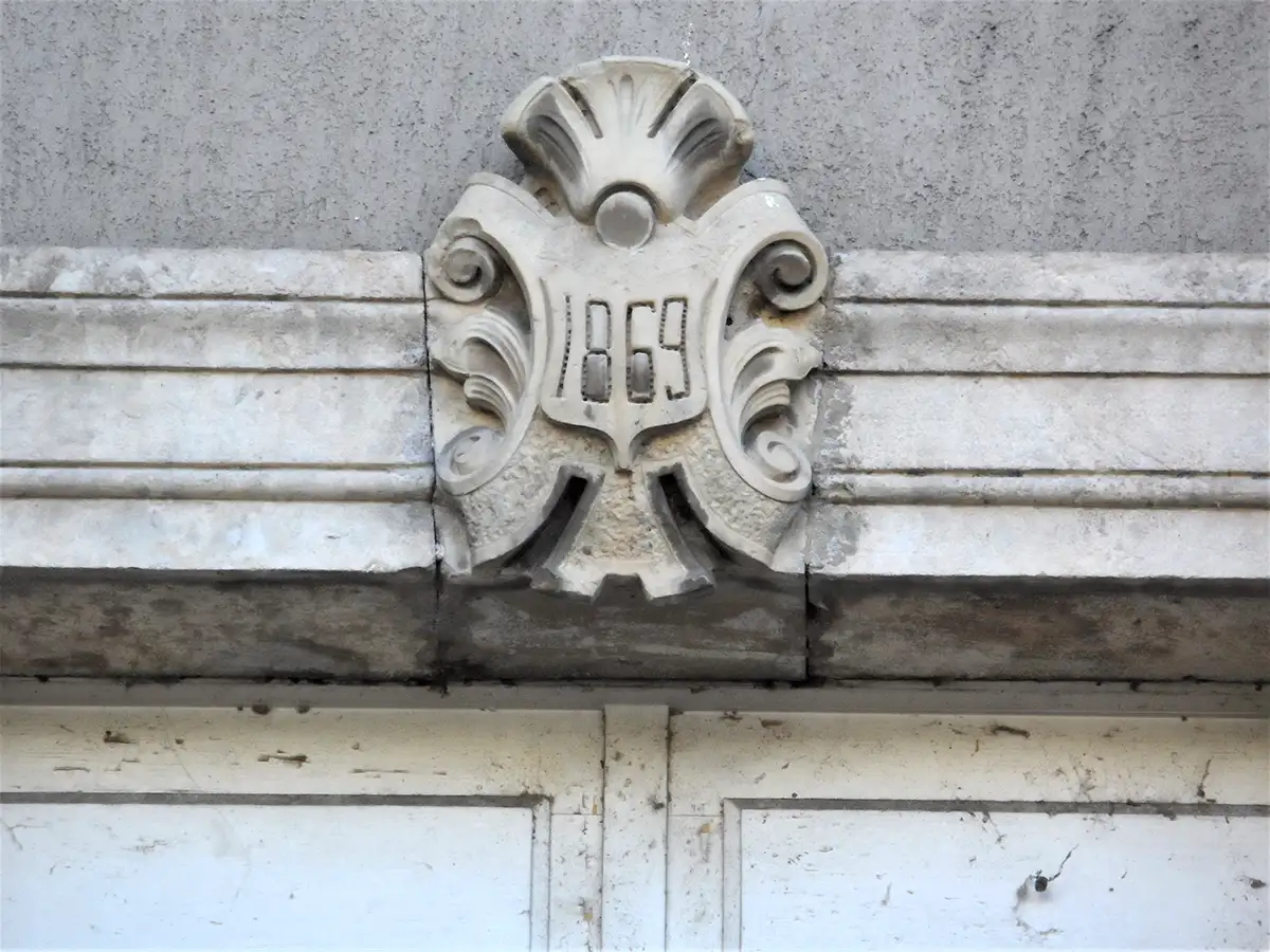 millau hotel commerce maire mandarous 04