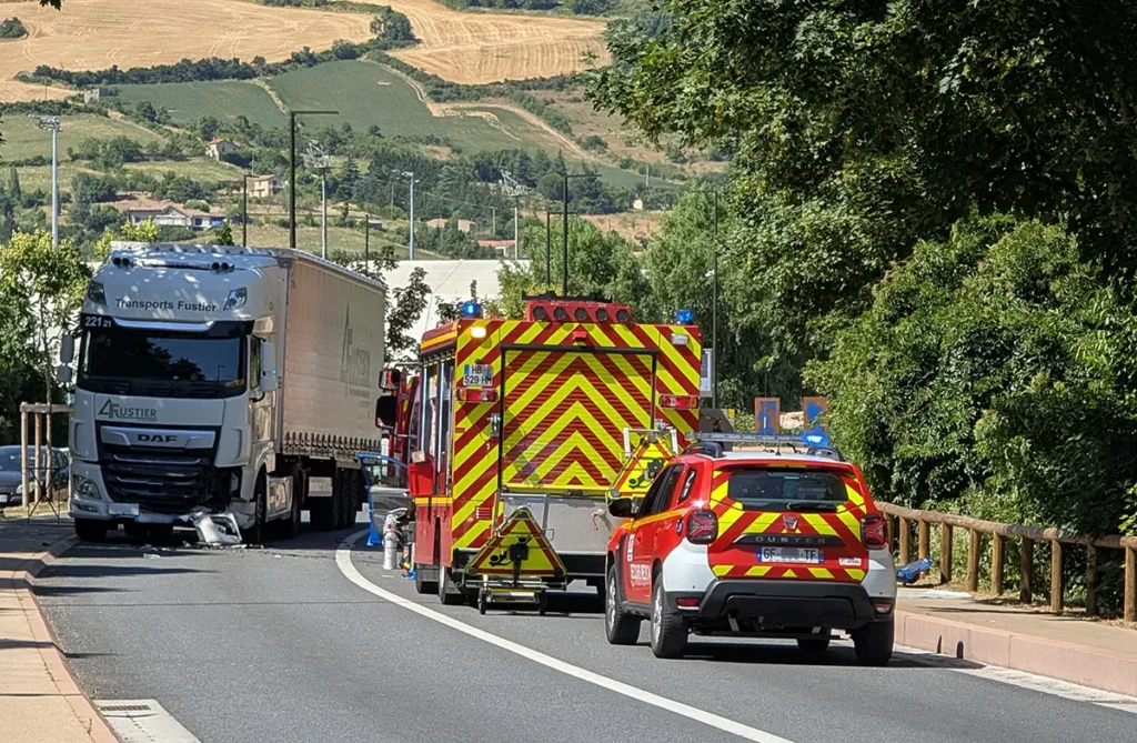 Millau. Choc frontal entre une voiture et un poids lourd sur la RD 809 2 millau accident rd 809 9 juillet 2025 01
