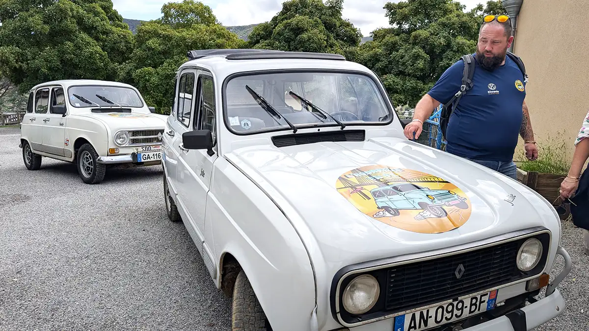 4L, solidarité et partage : une belle rencontre entre deux IME à Millau 2 millau IME puits de cales IME aquarelle rallye 4L 2