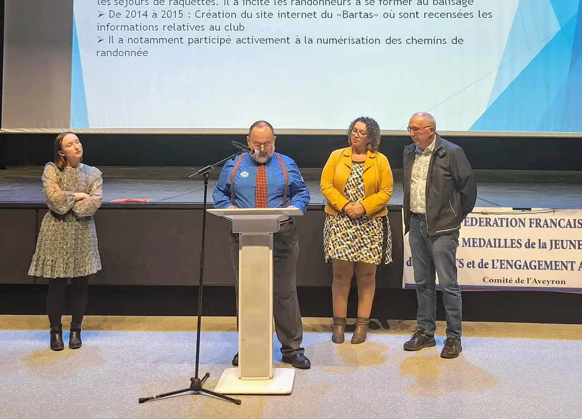 Trois Millavois décorés pour leur engagement associatif 3 millau medaille jeunesse sport henri astier