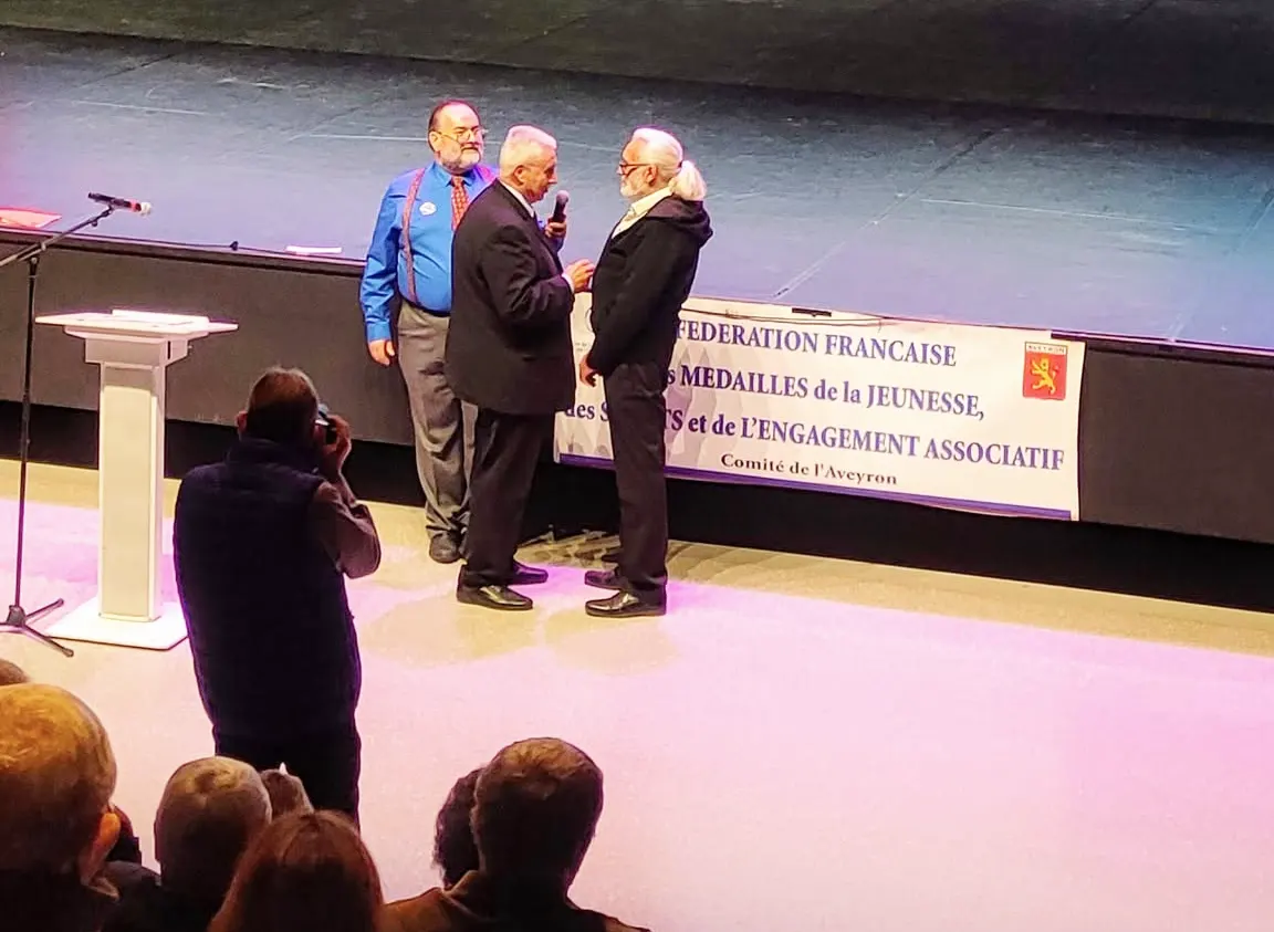 Trois Millavois décorés pour leur engagement associatif 4 millau medaille jeunesse sport serge stockel